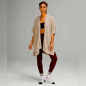 Lululemon Merino Wool Short Sleeve Wrap
Heathered Raw Linen Size XlL/XXL NEW